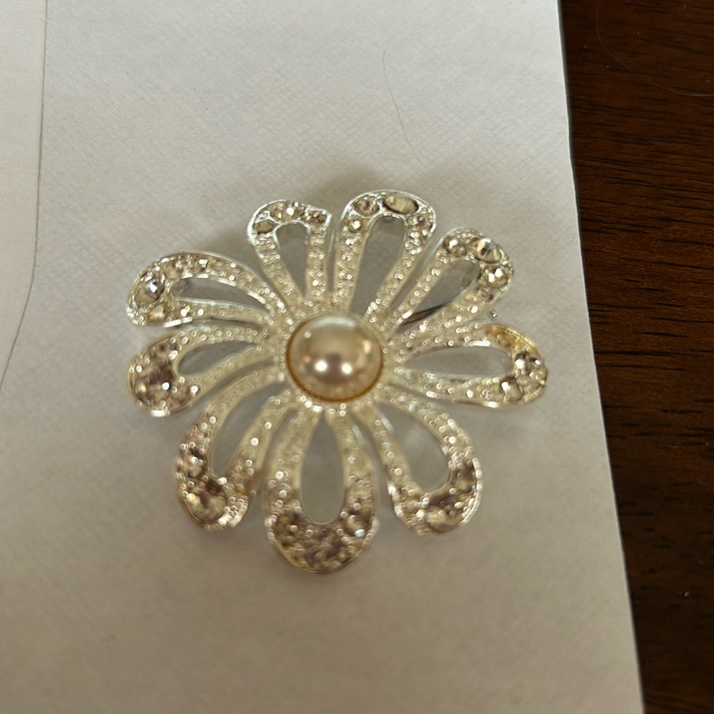 Vintage silver daisy with stones and a pearl in the center